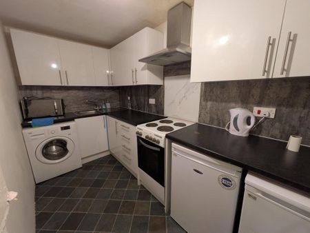 4 bedroom apartment to rent - Photo 5