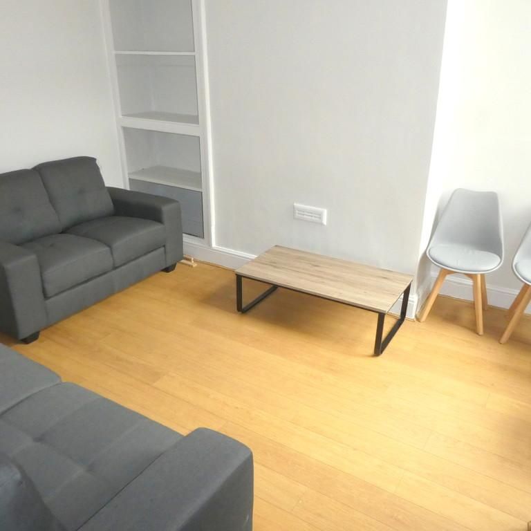 4 bedroom terraced house to rent - Photo 1