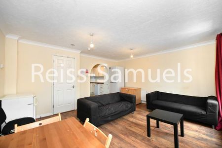 6 bedroom semi-detached house to rent - Photo 4