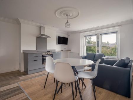 4 bedroom flat to rent - Photo 3