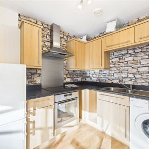 Coombe Way, Hampshire Coombe Way, Hampshire - Photo 2