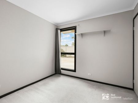 Charming Family Home in Convenient Mewlton West Location - Photo 4