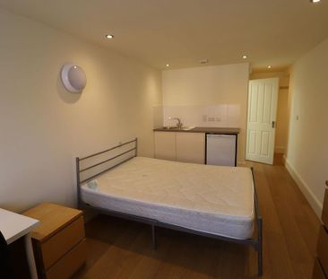 1 bedroom in a house share to rent - Photo 5