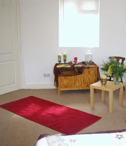 Spacious Four Bedroom Semi-Detached To Let Wallcote Avenue Brent Cross NW2 - Photo 4