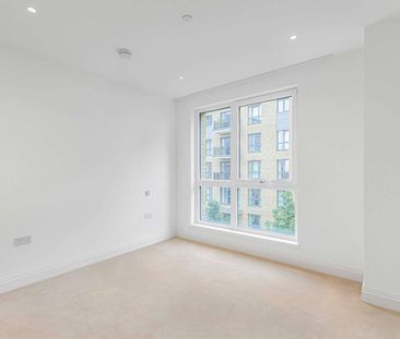 A luxury three bedroom apartment with riverside views. - Photo 5