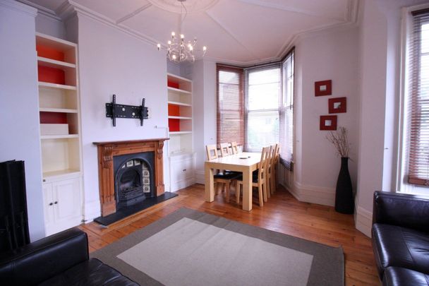 1 Bed Flat, Vanbrugh Hill, SE3 - Photo 1