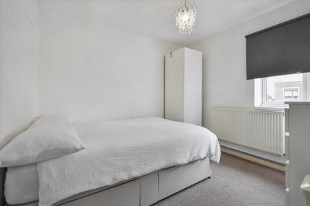 3 bedroom flat to rent - Photo 2