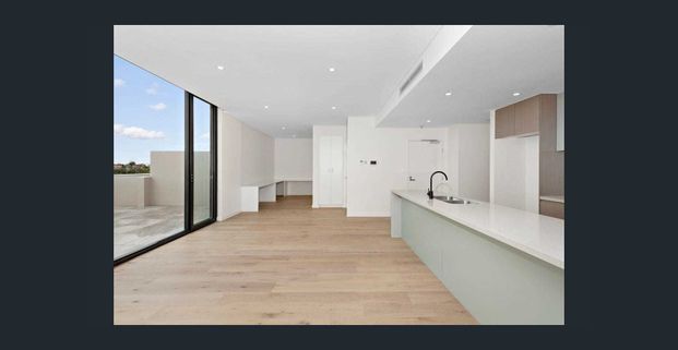 Stunning Penthouse Style Living with Panoramic Views - Photo 1