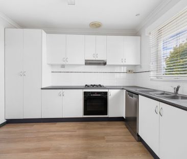 BRIGHT & SPACIOUS TWO BED APARTMENT IN SOUGHT AFTER LOCATION! - Photo 2