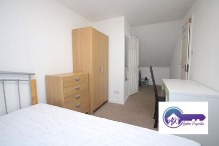 1 Bedroom Room in Flat Share To Rent - Photo 4