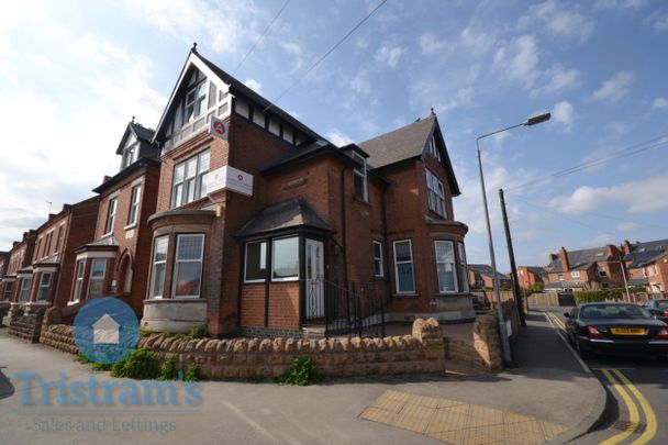 7 bed Detached House for Rent - Photo 1