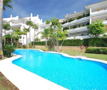 Alquiler de dúplex en Lugar Urbanizacion Guadalmina Baja - Photo 3