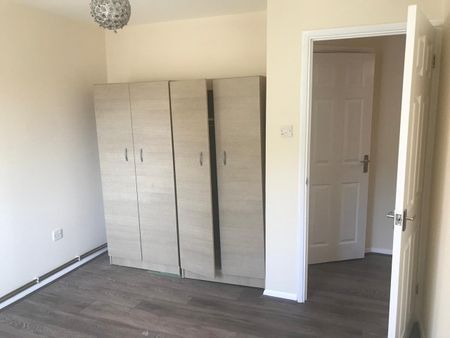 2 Bed Flat, Goodmayes, IG3 - Photo 5