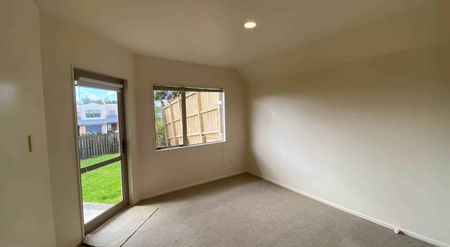 Family-Friendly Townhouse in a Quiet Cul-de-Sac - Photo 2