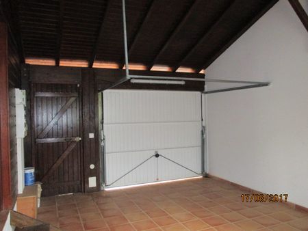 Jolie villa en bois F4 mitoyenne meublée, garage fermé, située dans petit lotissement paisible - Photo 5