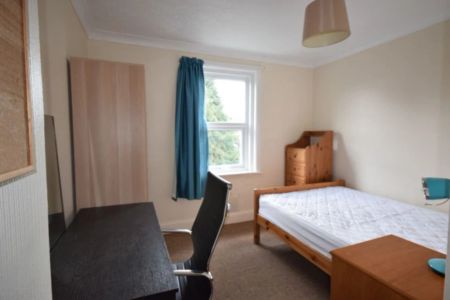 To Rent Capstone Road, Charminster, Bournemouth, BH8 £2,650 pcm Tenancy Info - Photo 5