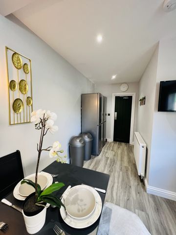 BEDROOM 5 – MEDIUM DOUBLE ENSUITE - Photo 2