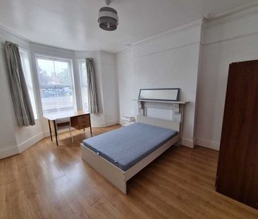 7 Bed Student Accommodation - Photo 2