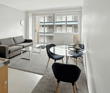 Furnished City Apartment - Prime Nelson Street Location - Photo 4