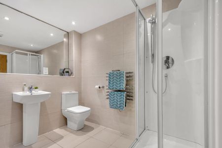 3 bedroom flat to rent - Photo 4