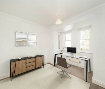 Admiralty Way - Photo 2