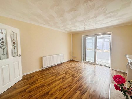 3 bedroom semi-detached house to rent - Photo 2