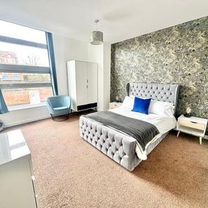 1 bedroom in a flat share to rent - Photo 2