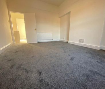 3 bedroom flat to rent - Photo 4