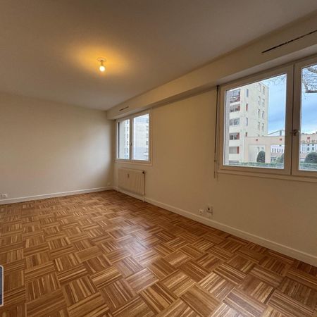 Location Appartement 1 pièce 29m² LYON 6ème - Photo 4