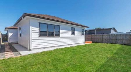 Fully furnished home in Clarks Beach - Photo 2