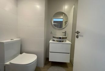 Apartamento T3 localizado na Avenida Dr. Lourenço Peixinho em Aveiro.