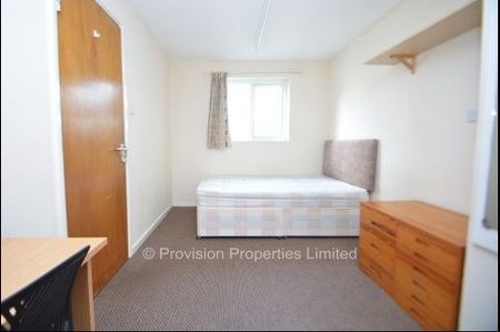 4 Bedroom Student Leeds Properties - Photo 4