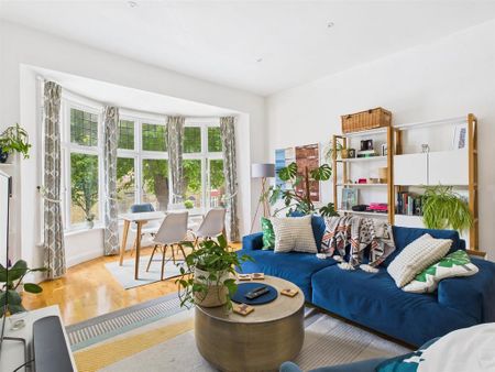 4 bedroom flat to rent - Photo 2