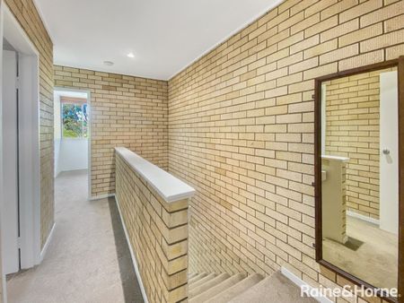Spacious & Convenient 3 Bedroom Townhouse in a Leafy Setting - Photo 4