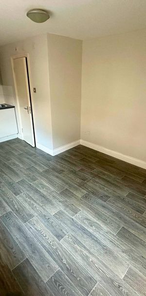Studio Flat, Waters Road, SE6 - Photo 1