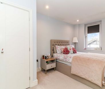 The Broadway, Farnham Common, Buckinghamshire,SL2 - Photo 6