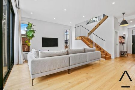 Luxuriously Designed, Near New, Stylish And Sun Kissed Executive Style Five Bedroom Family Oasis In A Blue Ribbon - Photo 3