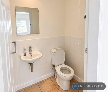 2 bedroom semi-detached house to rent - Photo 5