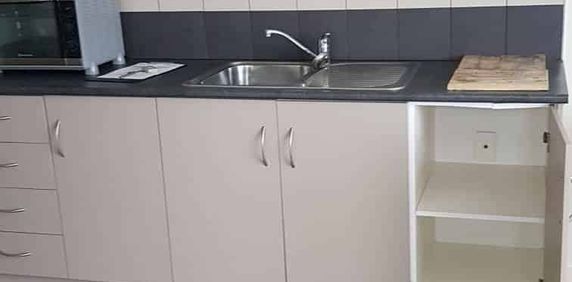 Easy Living In Town - Photo 2