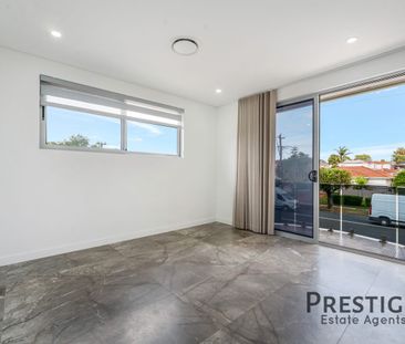 Sophisticated Family home! - Photo 3