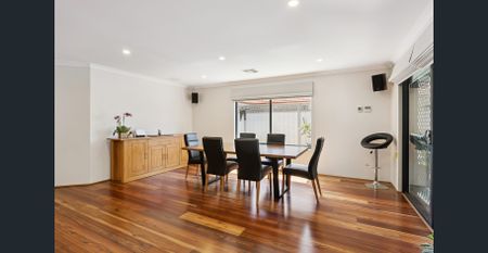 SPACIOUS FAMILY HOME IN PRIME SINAGRA LOCATION - Photo 4