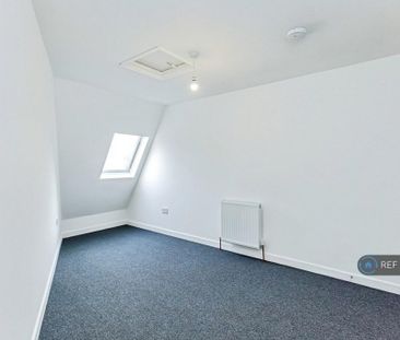 4 bedroom terraced house to rent - Photo 3