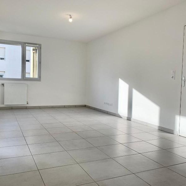 Location Appartement 3 pièces 60m² VAULX EN VELIN 69120 - Photo 1