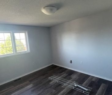 162 Tunbridge Barrie | $2200 per month | Plus Heat | Plus Water | P... - Photo 3