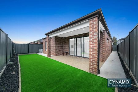 “Walk to school and Craigieburn village shopping centre” - Photo 3