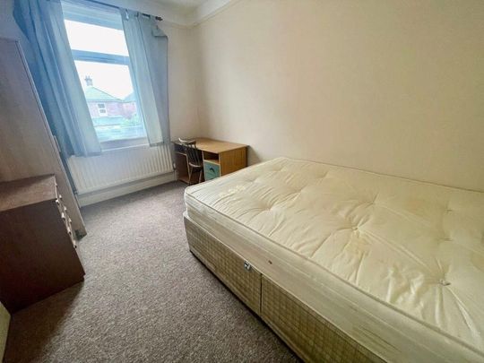 Warren Crescent, Southampton - Photo 1