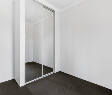 Effortless Modern Living in the Heart of Ellenbrook! - Photo 5