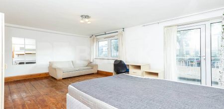 3 Bedroom, 1 bath, 1 reception Flat - Photo 2