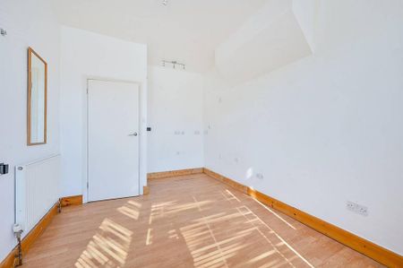 3 bedroom flat to rent - Photo 2