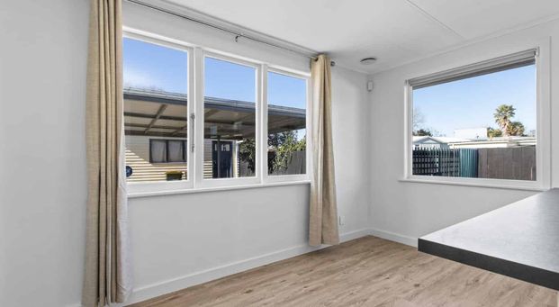 Spacious, Sunny & Secure – Your Ideal Family Home Awaits! - Photo 1